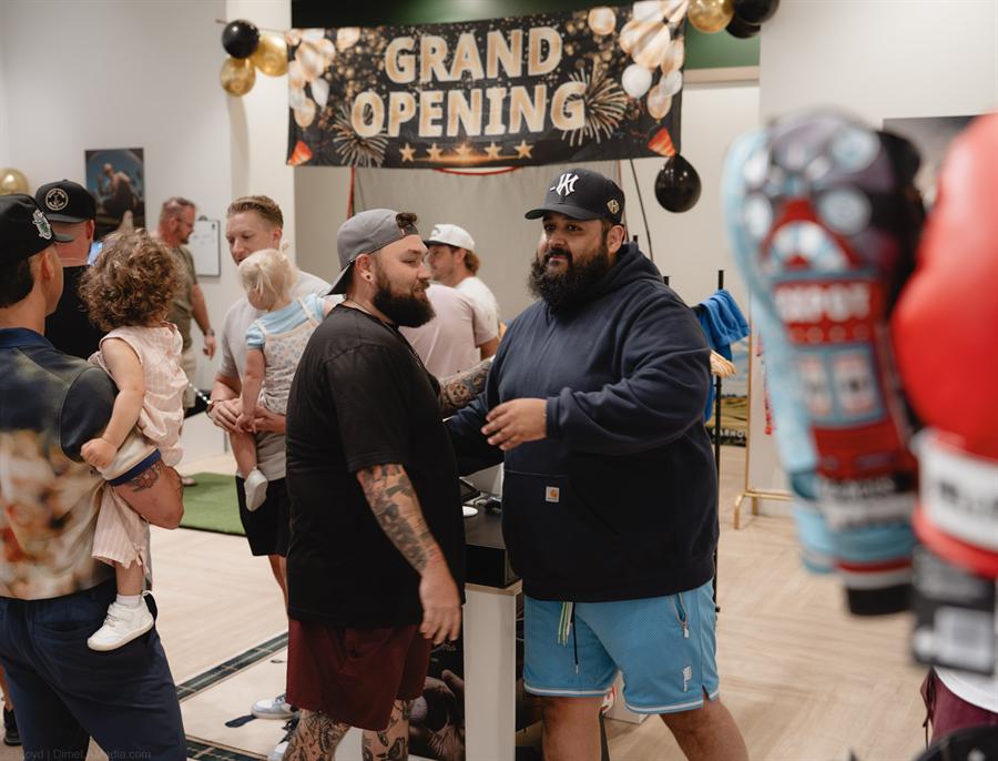 Final Drive golf shop grand opening photographed by Lloyd Duimstra, Sioux Falls SD