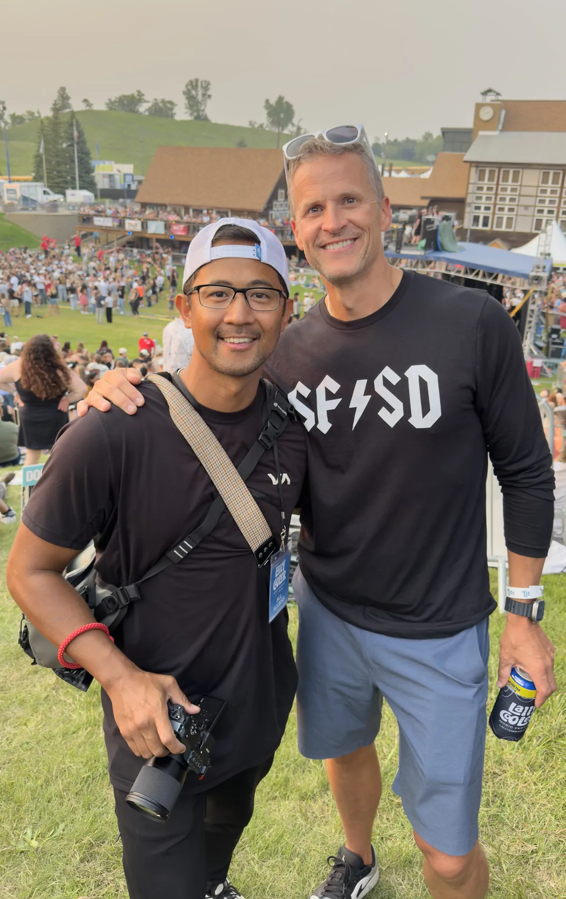 Lloyd Duimstra with Mayor Paul TenHaken at Lallycooler Music Festival in Sioux Falls