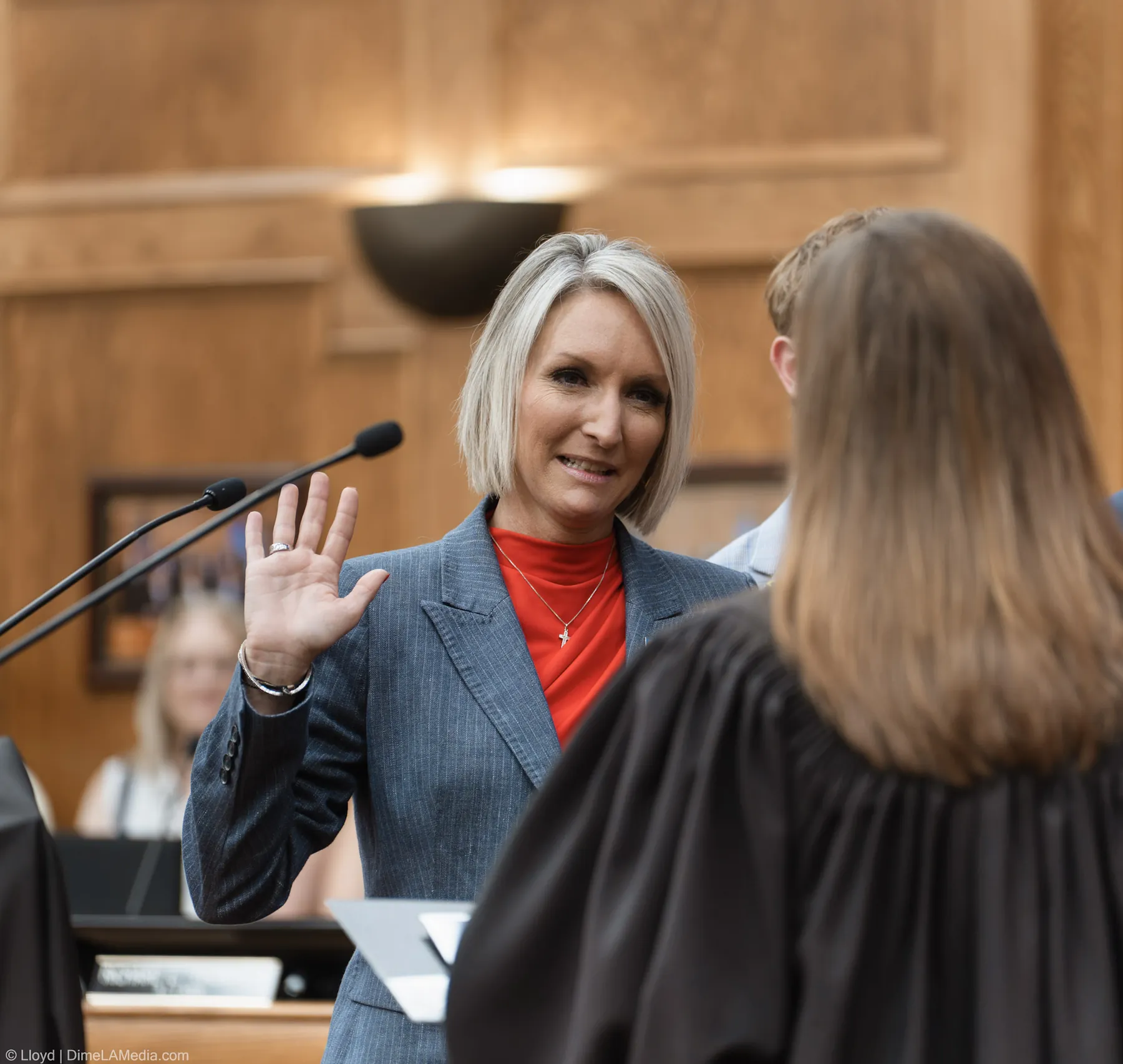 Christine Erickson raises her right hand and takes the oath of office as mayor of Sioux Falls