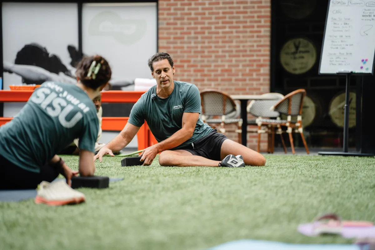 Outdoor Kinstretch class hosted by Sisu and Pomegranate Market, photographed by Lloyd Duimstra at Cherapa Place in downtown Sioux Falls SD