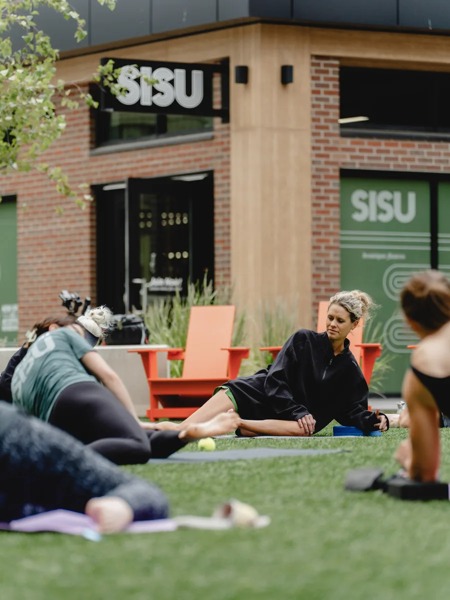Outdoor Kinstretch class hosted by Sisu and Pomegranate Market, photographed by Lloyd Duimstra at Cherapa Place in downtown Sioux Falls SD
