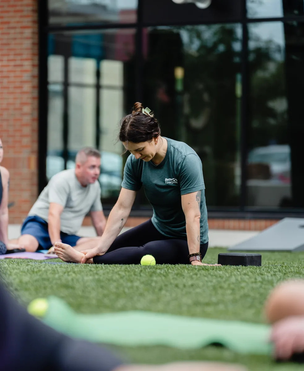 Outdoor Kinstretch class hosted by Sisu and Pomegranate Market, photographed by Lloyd Duimstra at Cherapa Place in downtown Sioux Falls SD