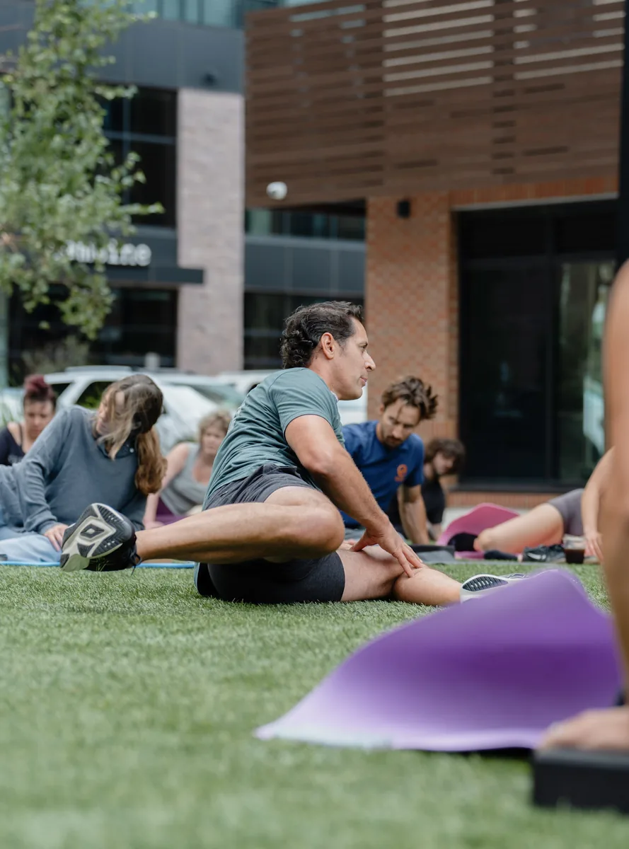 Outdoor Kinstretch class hosted by Sisu and Pomegranate Market, photographed by Lloyd Duimstra at Cherapa Place in downtown Sioux Falls SD