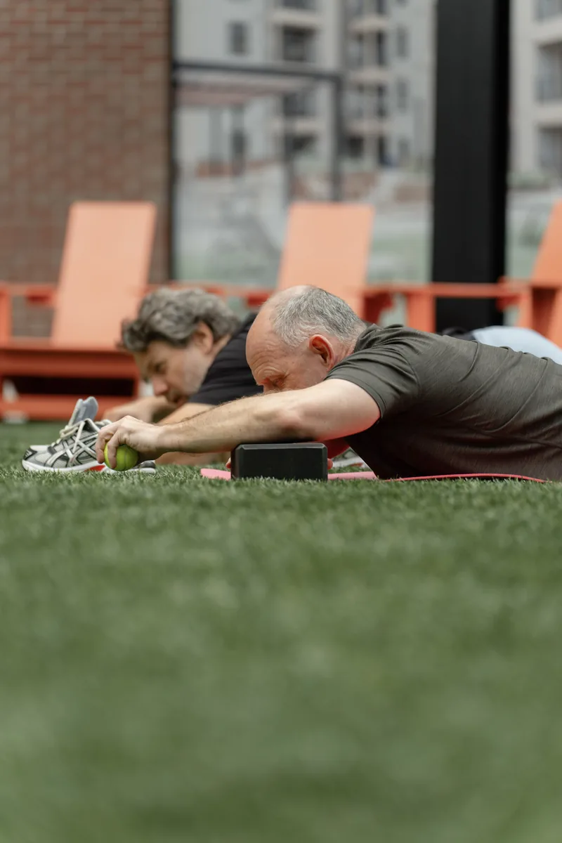 Outdoor Kinstretch class hosted by Sisu and Pomegranate Market, photographed by Lloyd Duimstra at Cherapa Place in downtown Sioux Falls SD