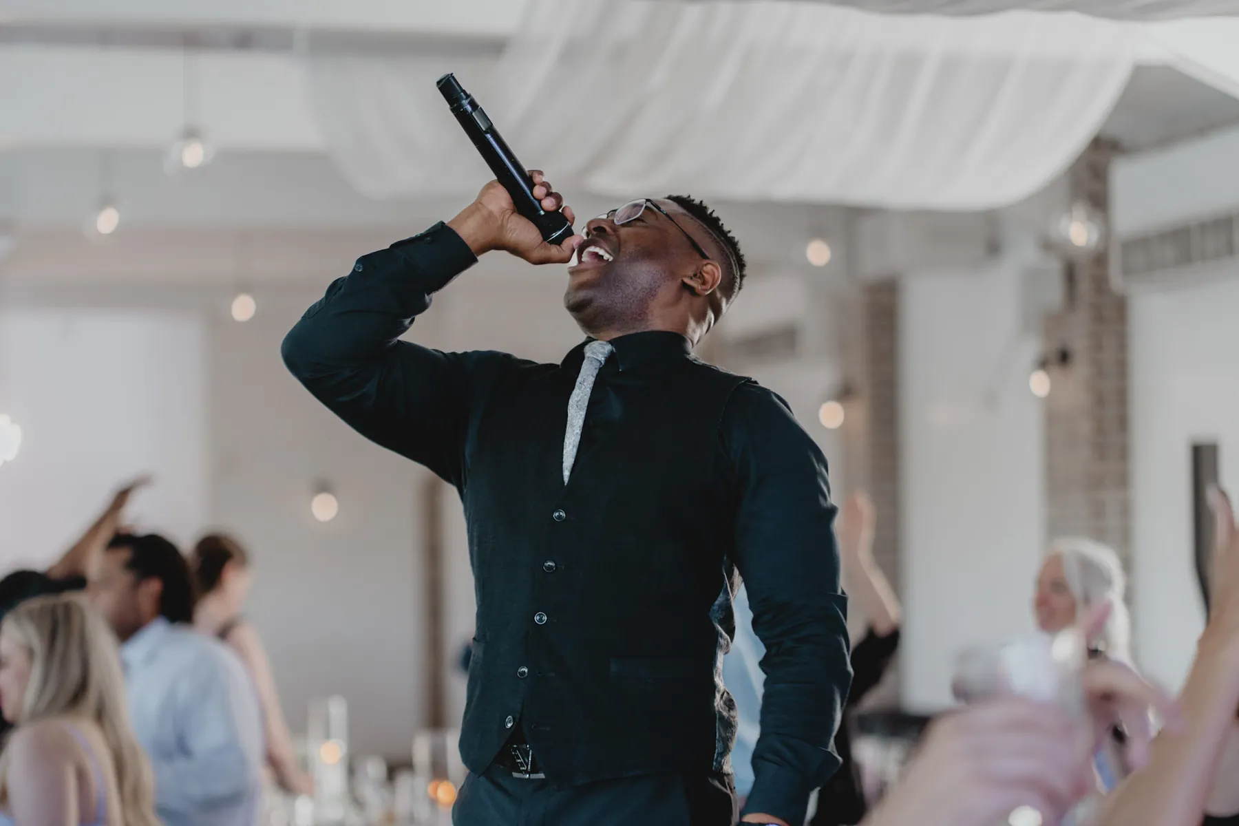 Performer singing to a full room at a Sioux Falls venue