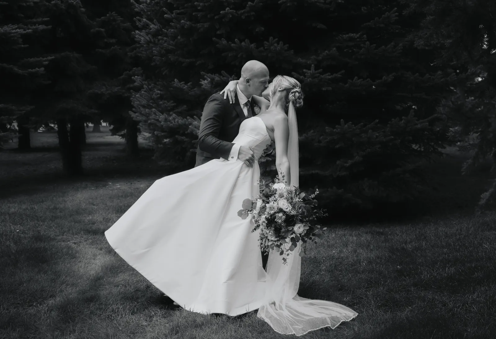 Wedding photography by Lloyd Duimstra, Sioux Falls SD
